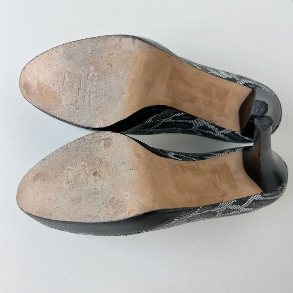 •STUART WEITZMAN• Animal Print Embossed Leather Round Toe Platform Pumps Size 6M